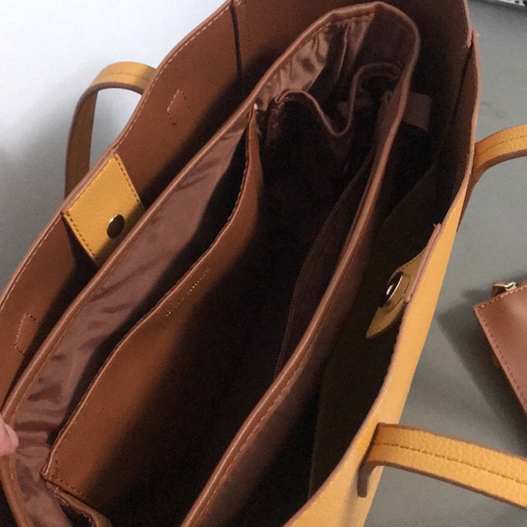 Tommy Bahama Reversible Faux Leather Tote Wristlet - Picture 6 of 16